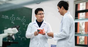 Thời gian học văn bằng 2 Dược có thể thay đổi tùy theo ngành học trước đó và hình thức đào tạo của từng trường