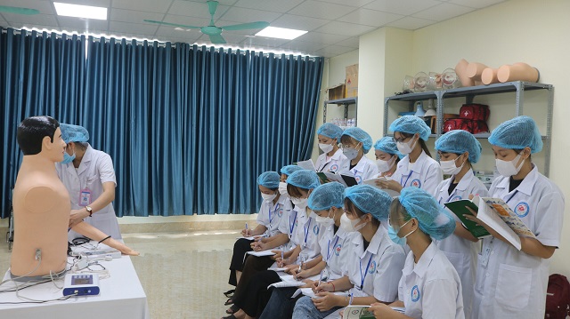 Học Y sĩ đa khoa hệ Cao đẳng ra làm gì?