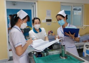 Mức lương Điều dưỡng tại cơ sở Nhà nước được xác định dựa trên chức danh nghề nghiệp, hệ số lương và mức lương cơ sở theo quy định